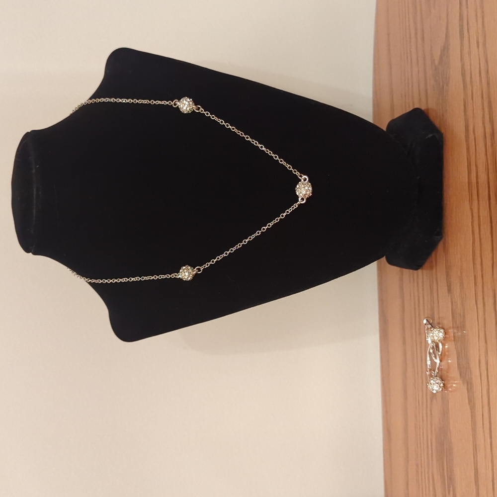 Necklace and earrings set